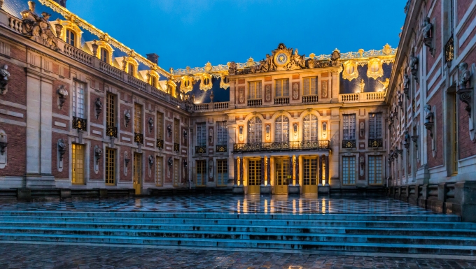 Vue de la cour du Château de Versailles.