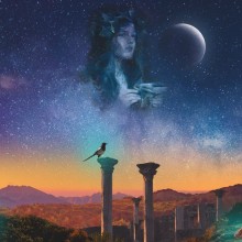 Une page du grimoire consacré à Circée. Sa silhouette est visible dans le ciel étoilé, en premier plan il est visible un paysage de ruines antiques